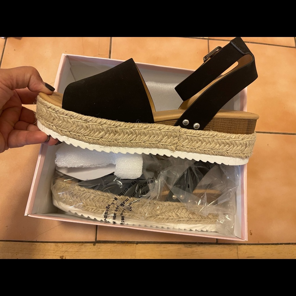 Tilly’s Soda sandals
